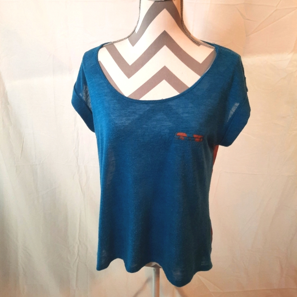 SIZE M: Hi-Lo top